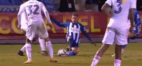 东契奇成为湖人队史第三位连续两场拿35分+10助攻的球员