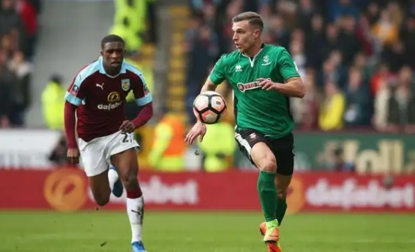 边锋突破一条龙，全场沸腾