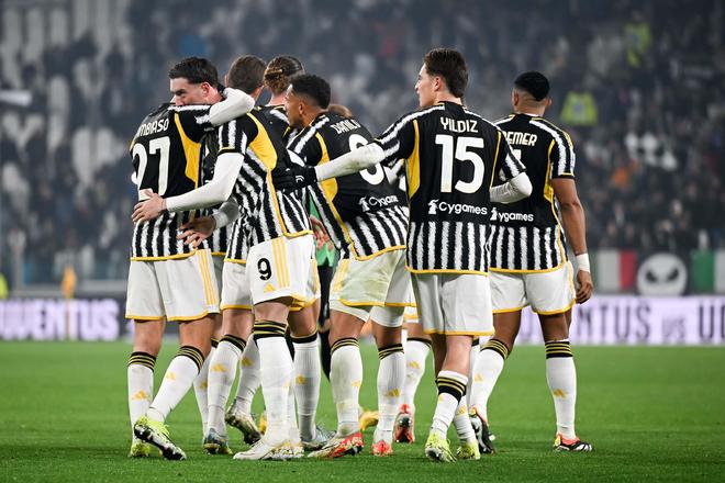 欧冠赛场精彩瞬间：巴萨2-0战胜国际米兰,