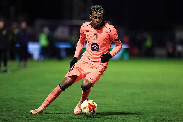 记者：邵佳一探班U22国足训练，与主帅安东尼奥相谈甚欢