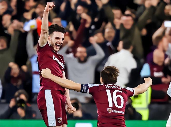 马卡：因负面争议，博阿滕在巴萨进行教练课程时遭球迷批评